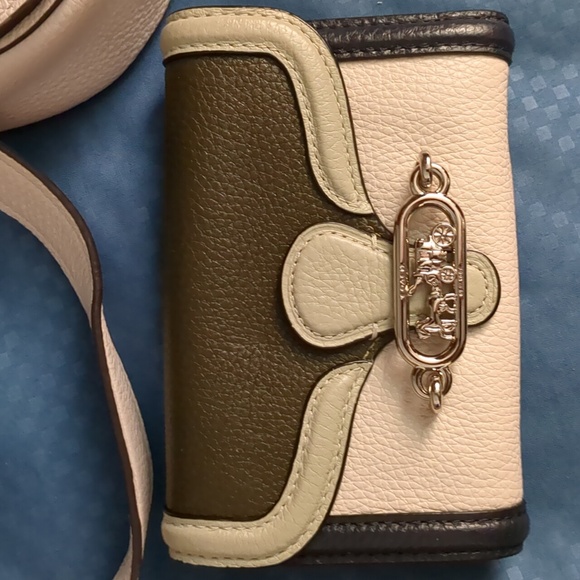 Coach Jade Saddle bag with matching Wallet - Picture 4 of 15